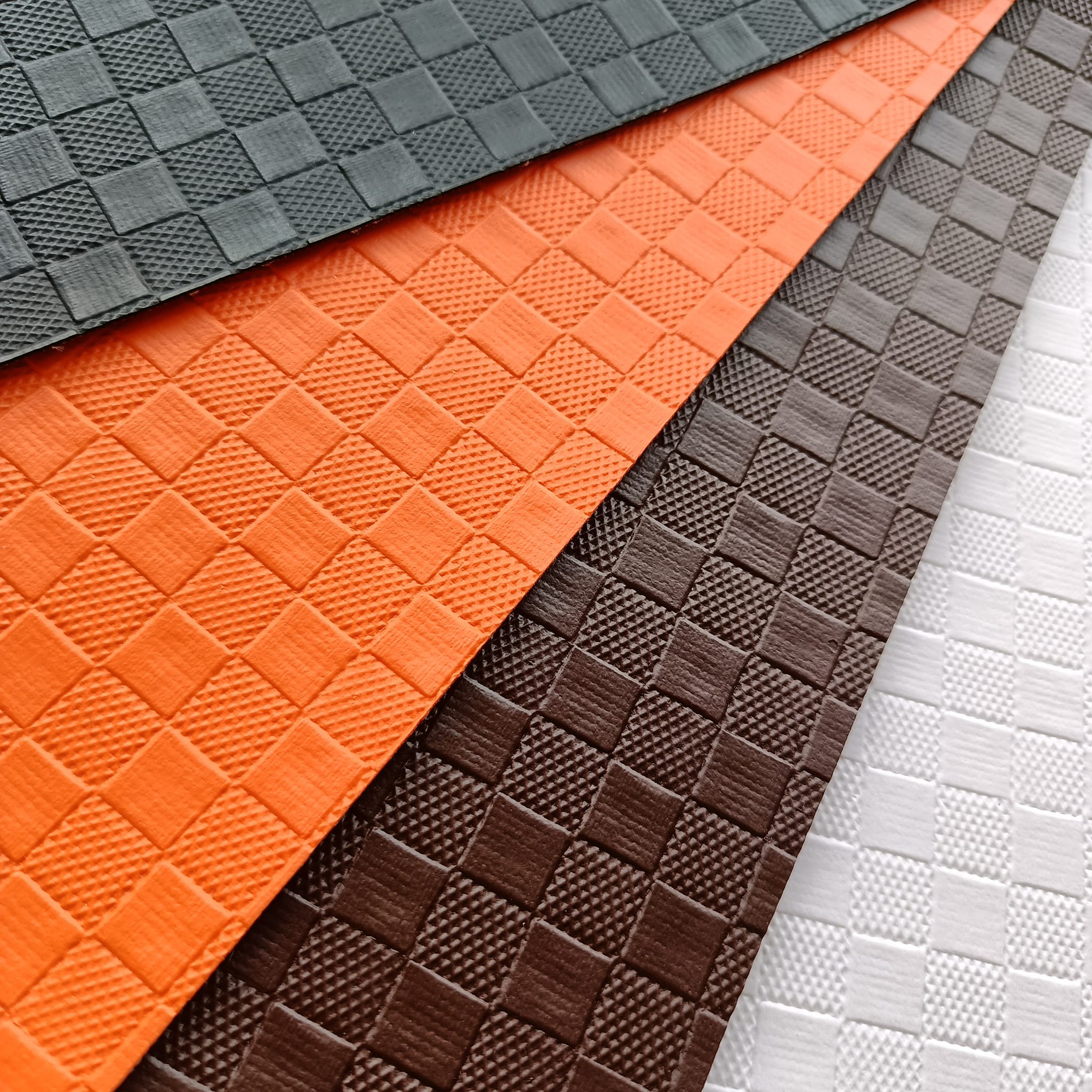 Automotive Sab hauv Synthetic Tawv